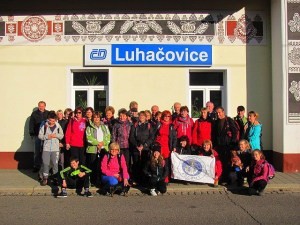 Deti z turistického krúžku ZŠ Gorazdova na výlete v Luhačoviciach s členmi KST Púchov.