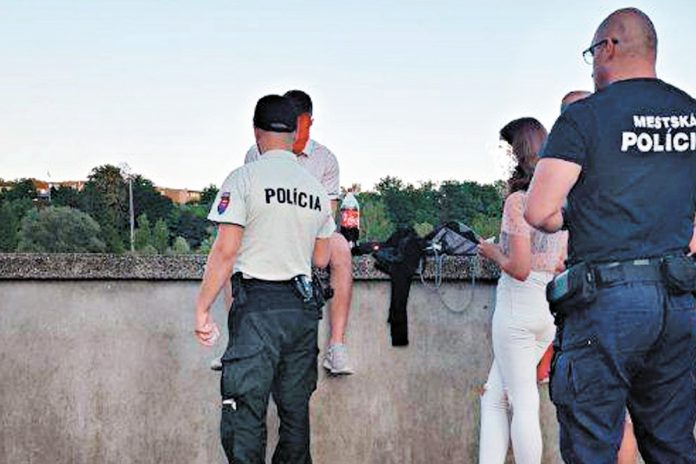 Policia
