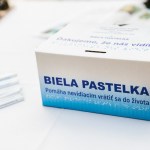 2FOTO_5_zbierkova-pokladnicka-a-pastelky-pre-darcov_foto-EVA-AMZLER